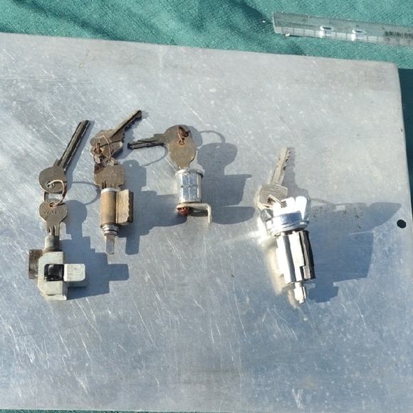 Soild Copper Locks& Oldsmobile Ignition Switch with Double Keys - Picture 1 of 4